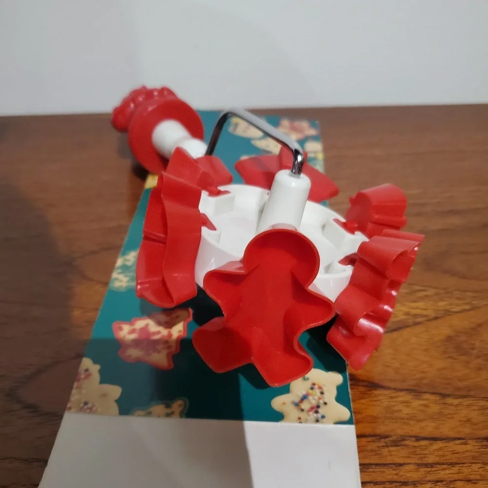 New in box 1992 Wilton Santa's Cookie Wheel 6 Shape Cutter /‎ Stock #2304-803